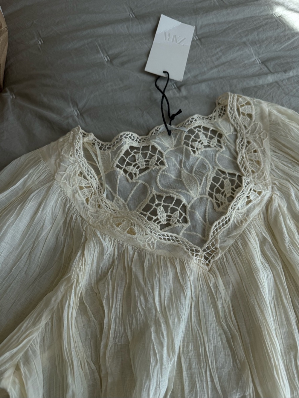 NWT Zara ZW Collection Embroidered Crinkle Blouse Ecru M - Picture 3 of 12